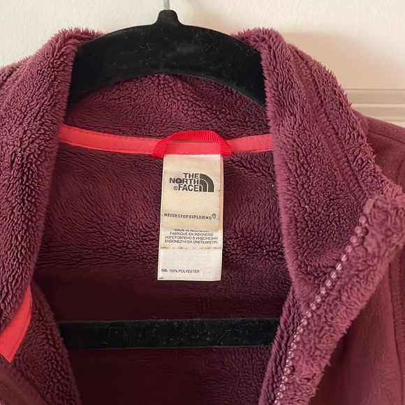 The North Face Burgundy Fleece Zip Jacket🧣 - Picture 2 of 4